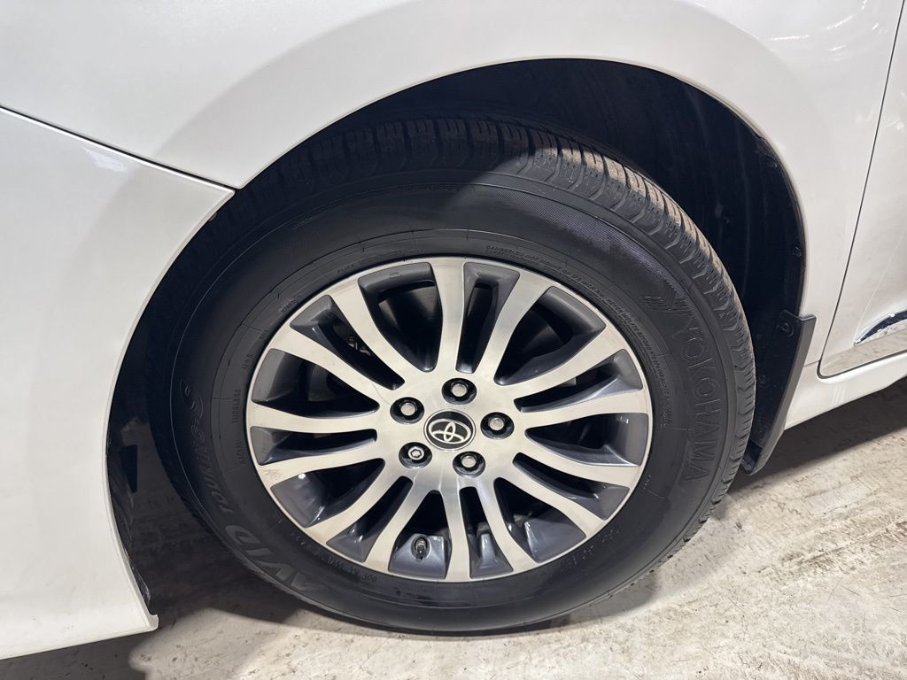 2020 Toyota Sienna XLE Premium FWD 8-Passenger - 22980532 - 1