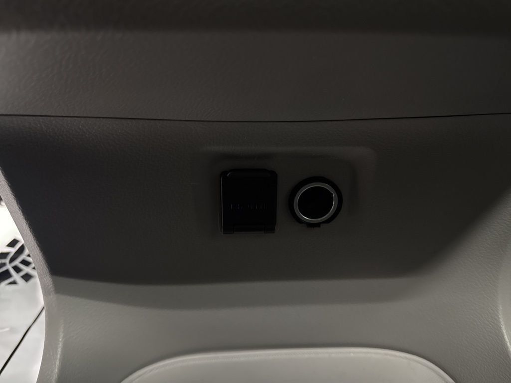 2020 Toyota Sienna XLE Premium FWD 8-Passenger - 22980532 - 25