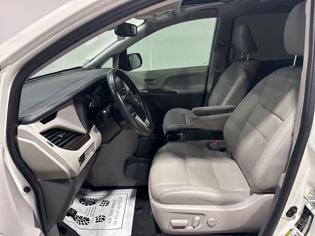 2020 Toyota Sienna XLE Premium FWD 8-Passenger - 22980532 - 28