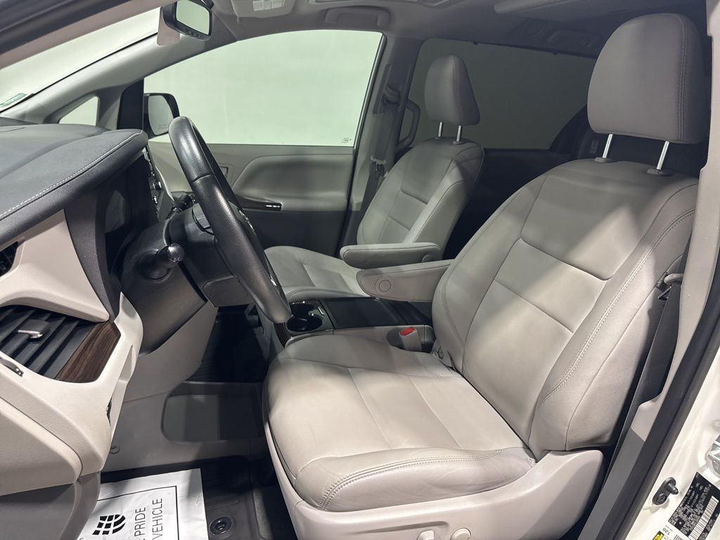 2020 Toyota Sienna XLE Premium FWD 8-Passenger - 22980532 - 29
