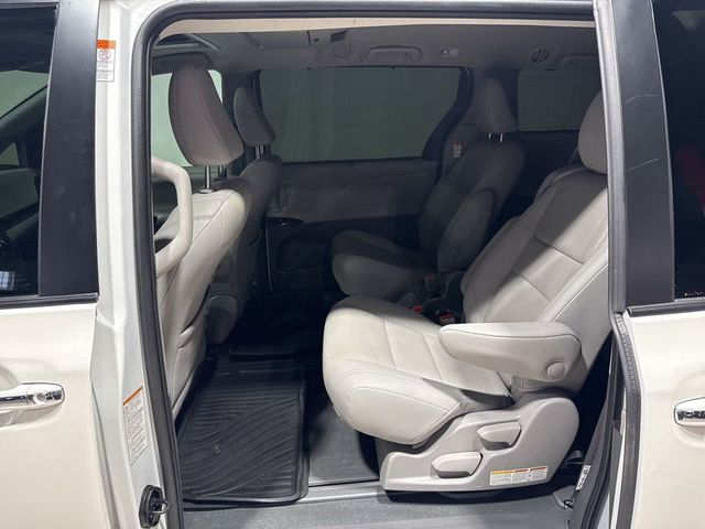 2020 Toyota Sienna XLE Premium FWD 8-Passenger - 22980532 - 36