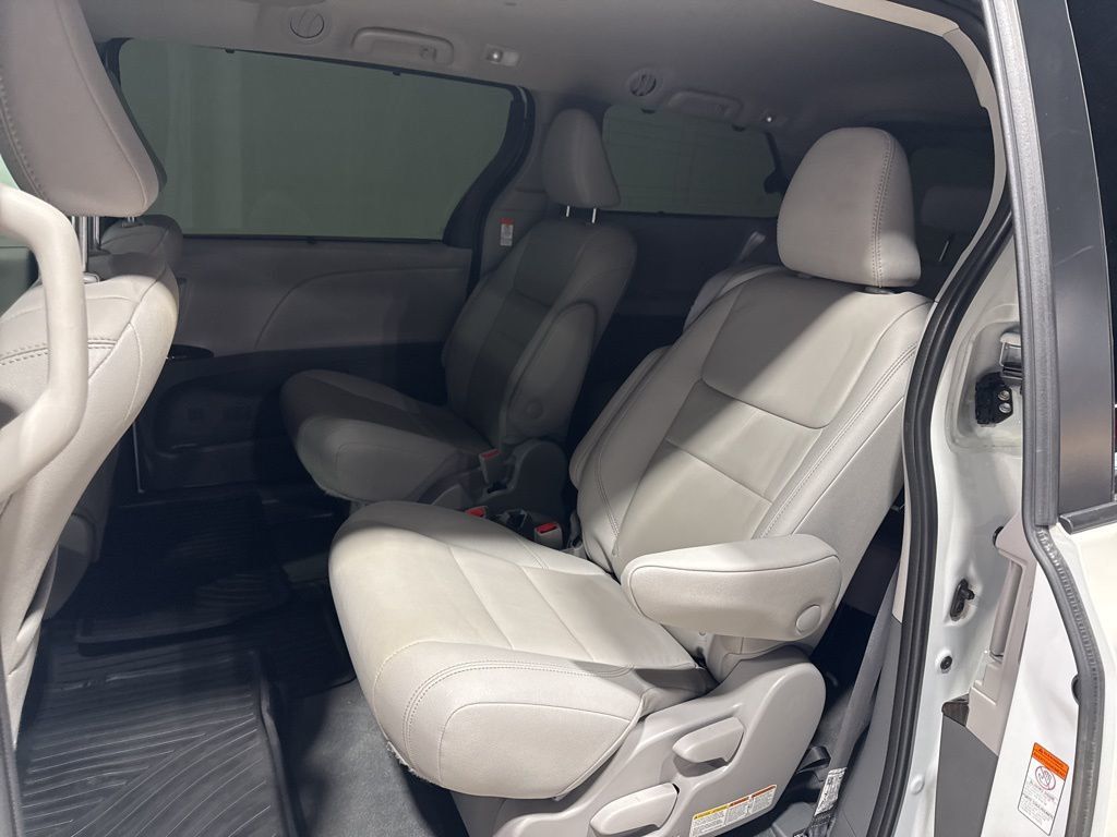 2020 Toyota Sienna XLE Premium FWD 8-Passenger - 22980532 - 37