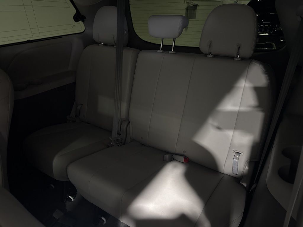 2020 Toyota Sienna XLE Premium FWD 8-Passenger - 22980532 - 43