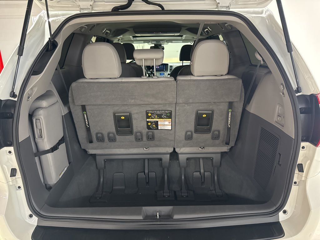 2020 Toyota Sienna XLE Premium FWD 8-Passenger - 22980532 - 45