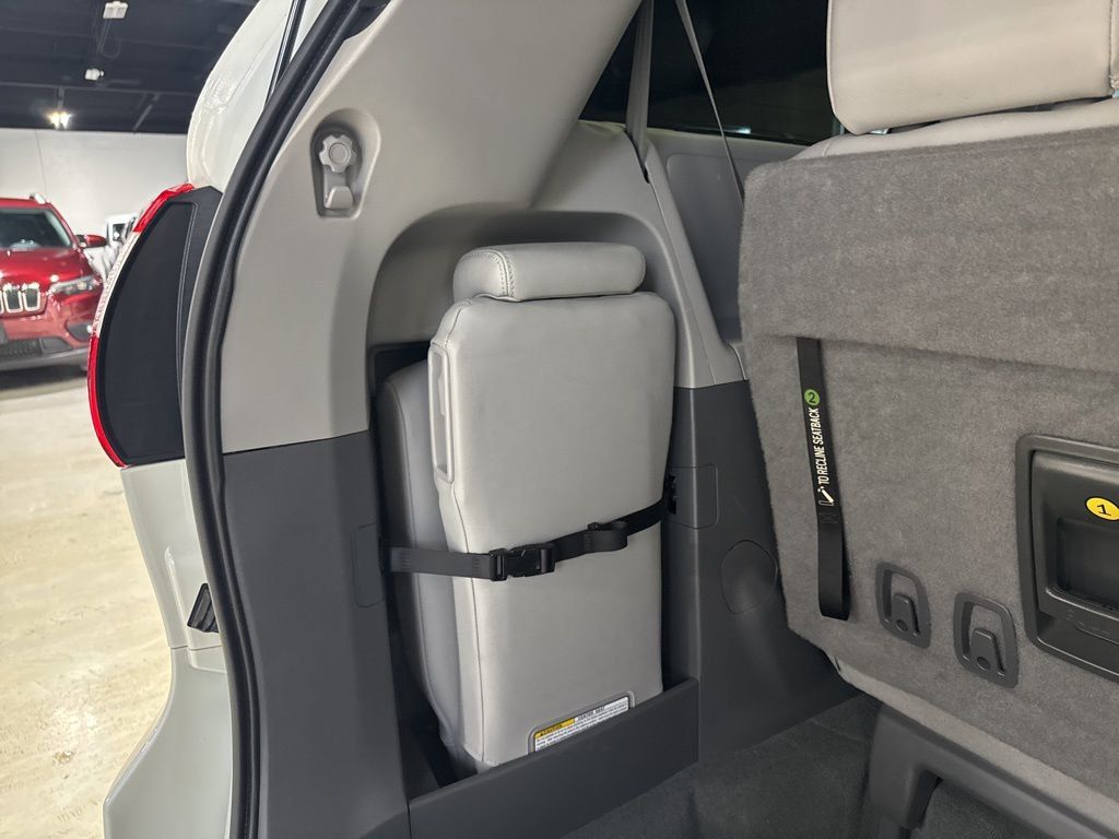 2020 Toyota Sienna XLE Premium FWD 8-Passenger - 22980532 - 48