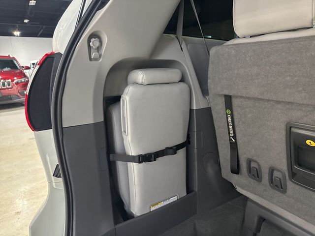 2020 Toyota Sienna XLE Premium FWD 8-Passenger - 22980532 - 48