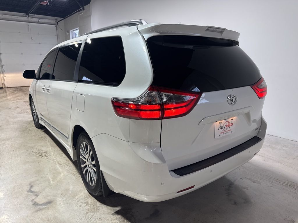 2020 Toyota Sienna XLE Premium FWD 8-Passenger - 22980532 - 4