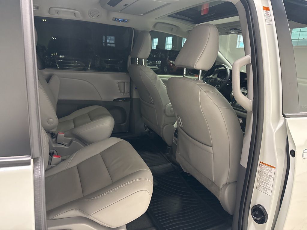 2020 Toyota Sienna XLE Premium FWD 8-Passenger - 22980532 - 51