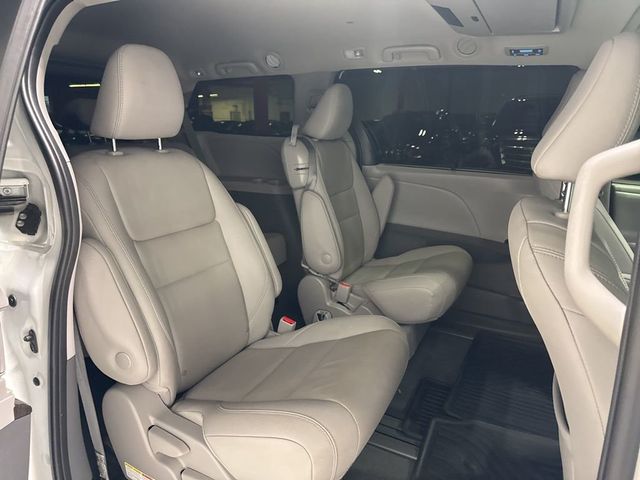 2020 Toyota Sienna XLE Premium FWD 8-Passenger - 22980532 - 52