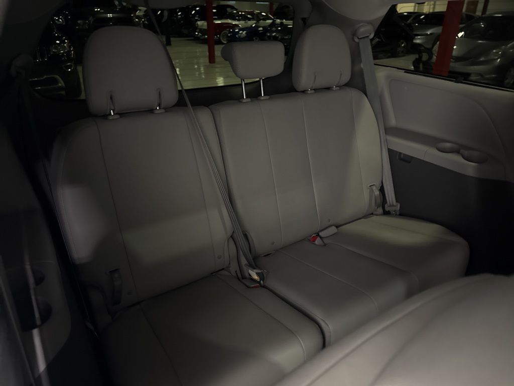 2020 Toyota Sienna XLE Premium FWD 8-Passenger - 22980532 - 53