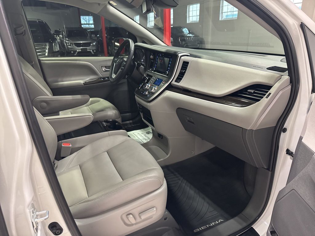 2020 Toyota Sienna XLE Premium FWD 8-Passenger - 22980532 - 55