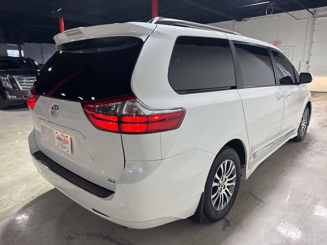 2020 Toyota Sienna XLE Premium FWD 8-Passenger - 22980532 - 6