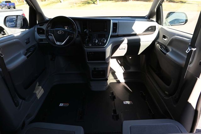 2020 Toyota Sienna XLE Premium FWD 8-Passenger - 22968895 - 19