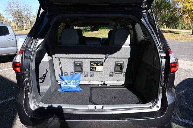 2020 Toyota Sienna XLE Premium FWD 8-Passenger - 22968895 - 24