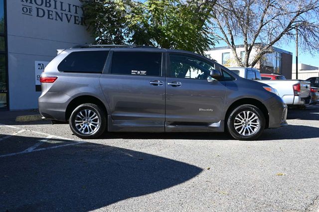 2020 Toyota Sienna XLE Premium FWD 8-Passenger - 22968895 - 4