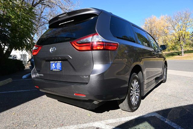 2020 Toyota Sienna XLE Premium FWD 8-Passenger - 22968895 - 5