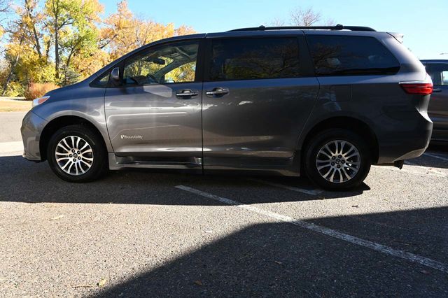 2020 Toyota Sienna XLE Premium FWD 8-Passenger - 22968895 - 8