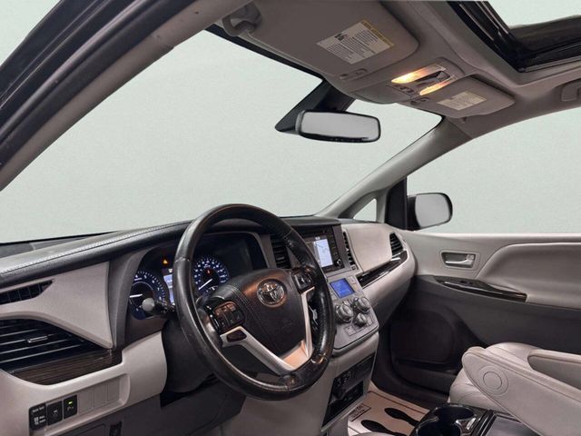 2020 Toyota Sienna XLE Premium FWD 8-Passenger - 22982313 - 10