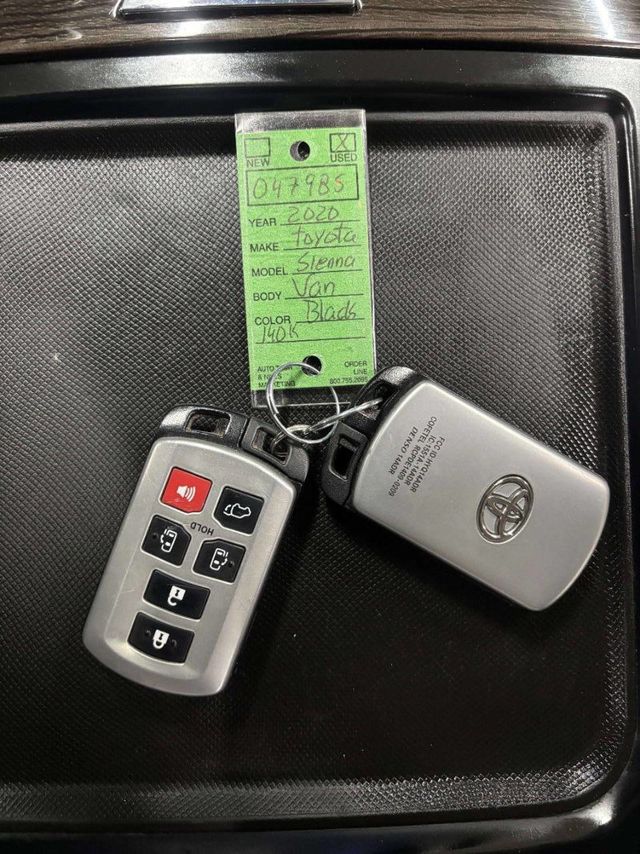 2020 Toyota Sienna XLE Premium FWD 8-Passenger - 22982313 - 41