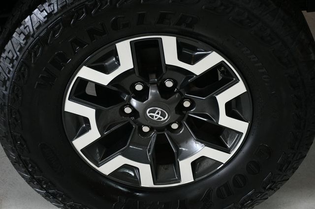 2020 Toyota Tacoma 4WD TRD Off Road Double Cab 5' Bed V6 MT (SE) - 22920048 - 17