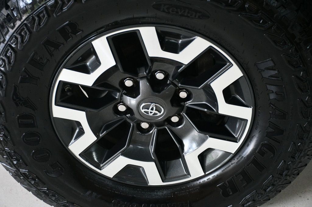2020 Toyota Tacoma TRD Double Cab V6 photo 18