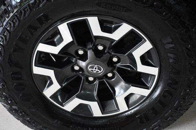 2020 Toyota Tacoma 4WD TRD Off Road Double Cab 5' Bed V6 MT (SE) - 22920048 - 18