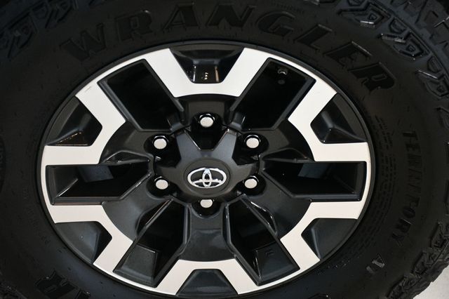 2020 Toyota Tacoma 4WD TRD Off Road Double Cab 5' Bed V6 MT (SE) - 22920048 - 19