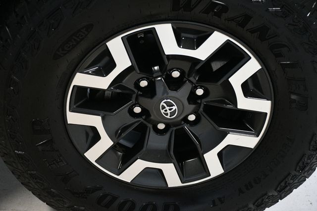 2020 Toyota Tacoma 4WD TRD Off Road Double Cab 5' Bed V6 MT (SE) - 22920048 - 20