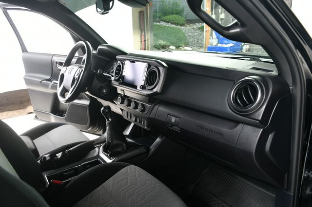 2020 Toyota Tacoma 4WD TRD Off Road Double Cab 5' Bed V6 MT (SE) - 22920048 - 26