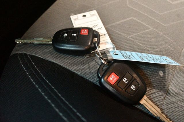 2020 Toyota Tacoma 4WD TRD Off Road Double Cab 5' Bed V6 MT (SE) - 22920048 - 70