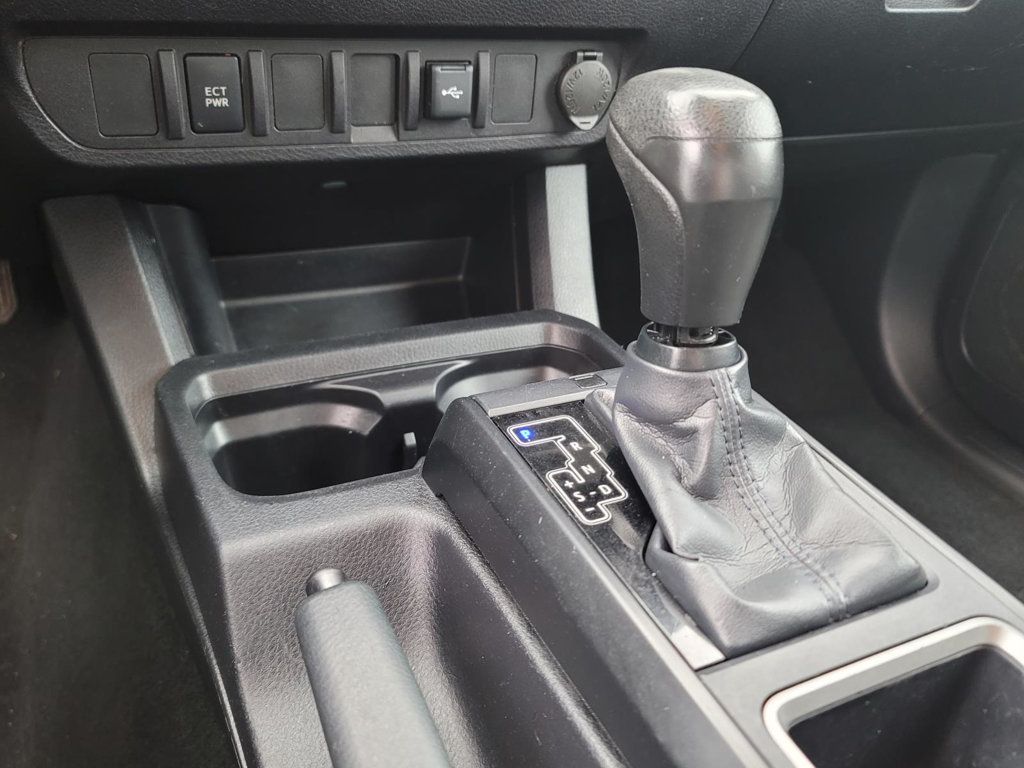 2020 Toyota Tacoma Access Cab SR photo 15