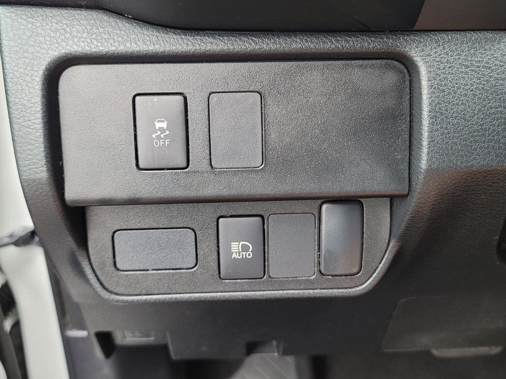 2020 Toyota Tacoma Access Cab SR photo 16