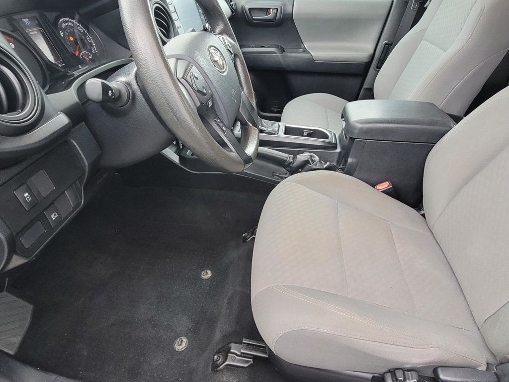 2020 Toyota Tacoma Access Cab SR photo 6
