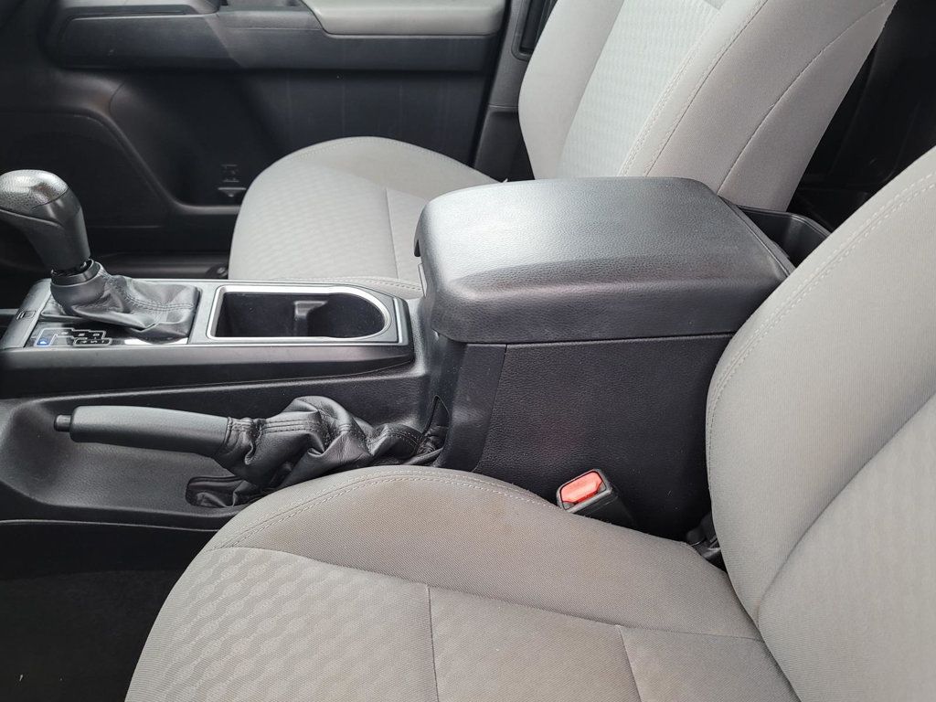 2020 Toyota Tacoma Access Cab SR photo 7