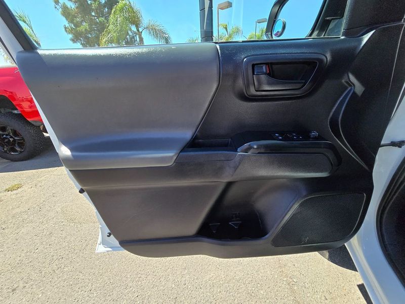 2020 Toyota Tacoma SR W/CAMPER SHELL - 22554730 - 16