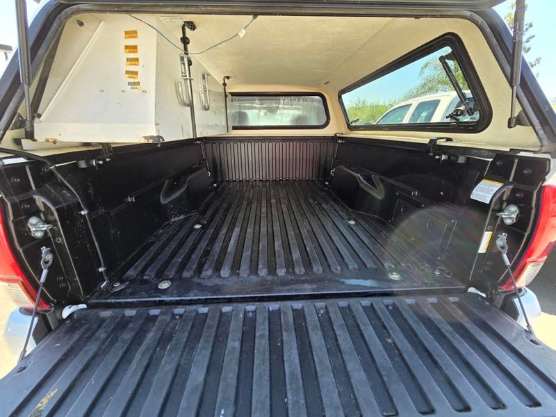 2020 Toyota Tacoma SR W/CAMPER SHELL - 22554730 - 29