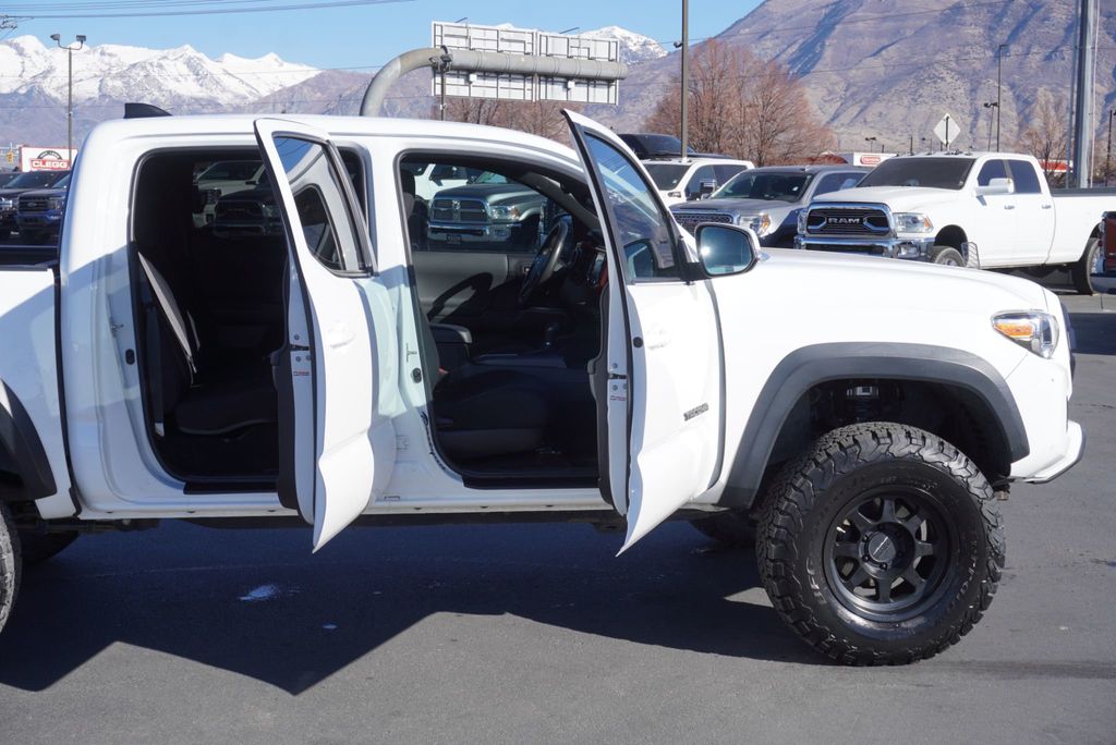 2020 Toyota Tacoma TRD - 22978028 - 25