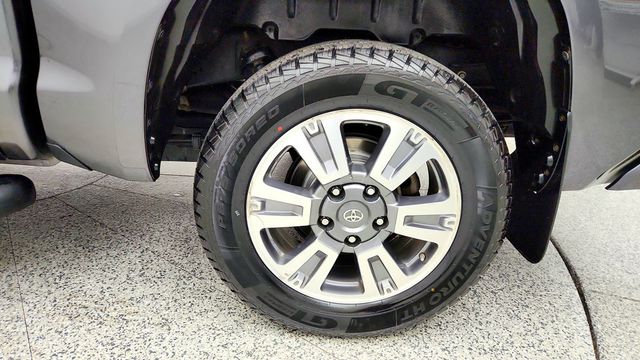 2020 Toyota Tundra 4WD Platinum CrewMax 5.5' Bed 5.7L (Natl) - 23092713 - 8