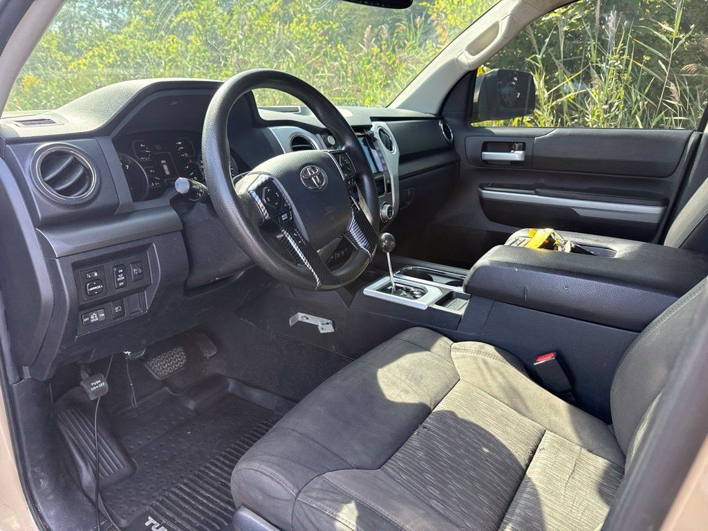 2020 Toyota Tundra 4WD SR5 Double Cab 6.5' Bed 5.7L (Natl) - 23088334 - 6