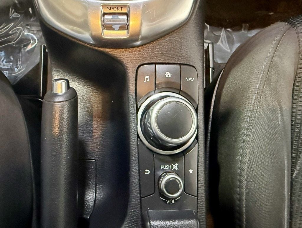 2020 Toyota Yaris Sedan LE Automatic - 22942418 - 17