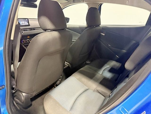 2020 Toyota Yaris Sedan LE Automatic - 22942418 - 25