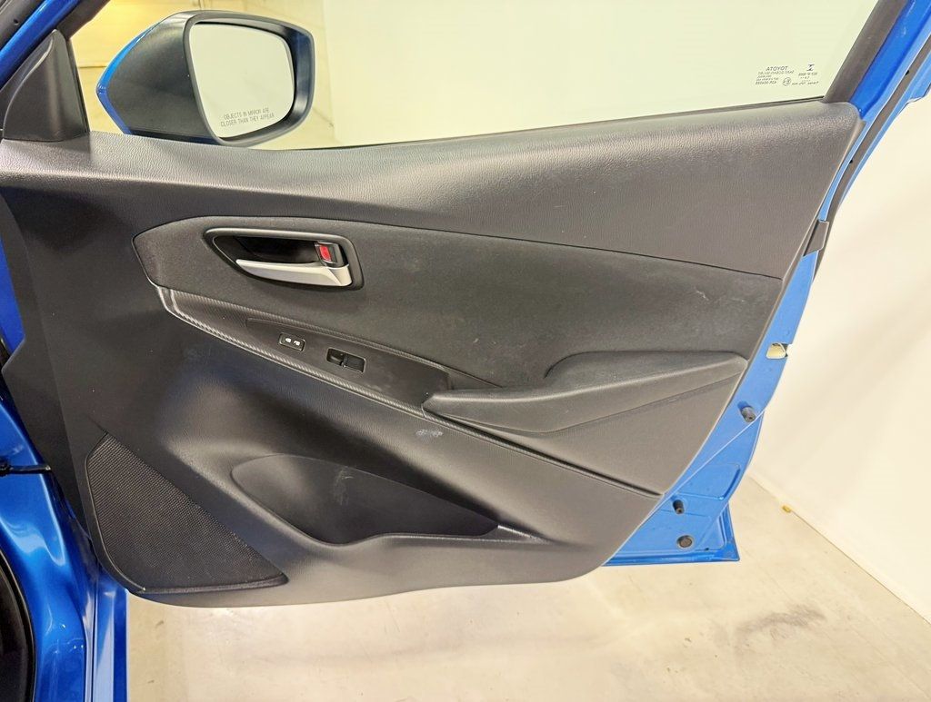 2020 Toyota Yaris Sedan LE Automatic - 22942418 - 34