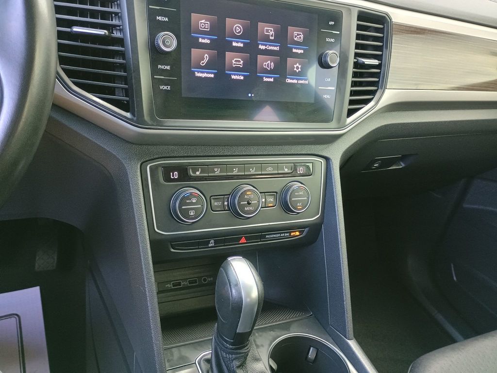 2020 Volkswagen Atlas 2.0T SE w/Technology FWD - 22921286 - 24