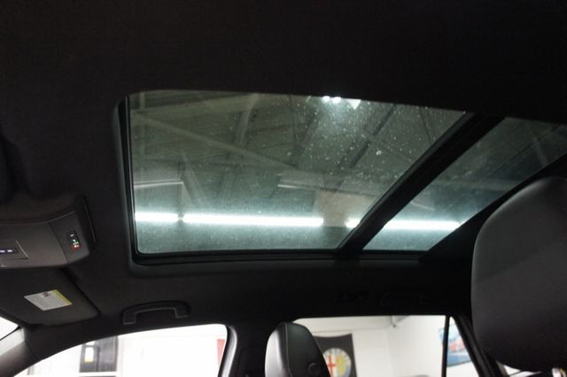 2020 Volkswagen Atlas Cross Sport Stunning, Previously pampered, Immaculate! - 22723950 - 28