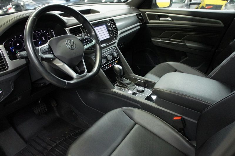 2020 Volkswagen Atlas Cross Sport SEL photo 4