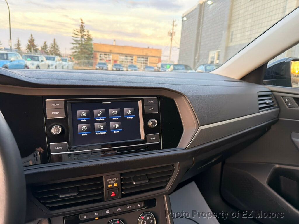2020 Volkswagen Jetta ONE OWNER--MANUAL TRANS! CERTIFIED! - 23035024 - 26