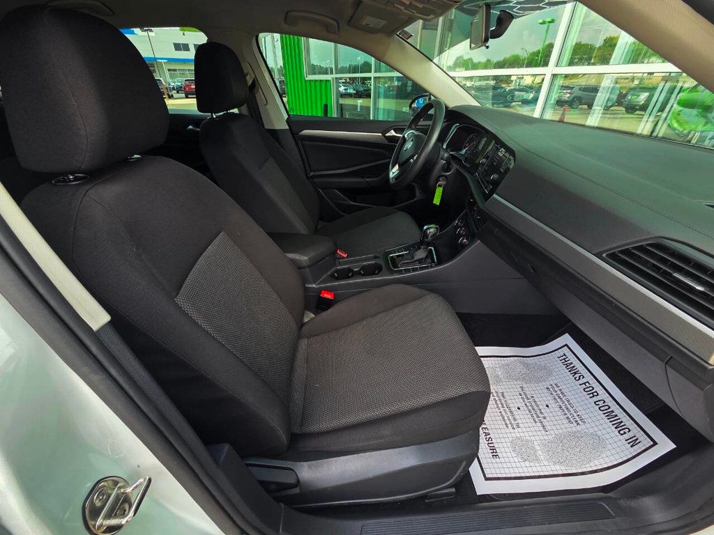 2020 Volkswagen Jetta SE R-Line photo 17