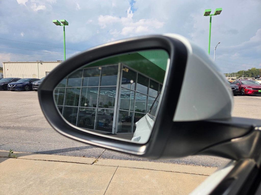2020 Volkswagen Jetta SE R-Line photo 18