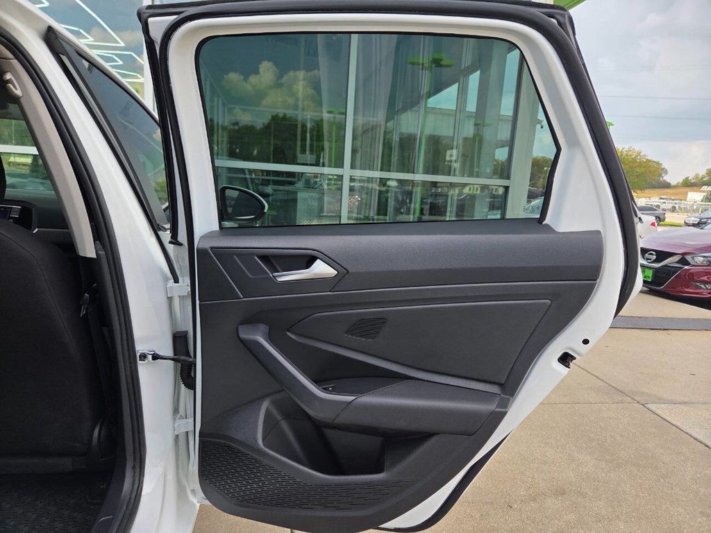 2020 Volkswagen Jetta SE R-Line photo 21