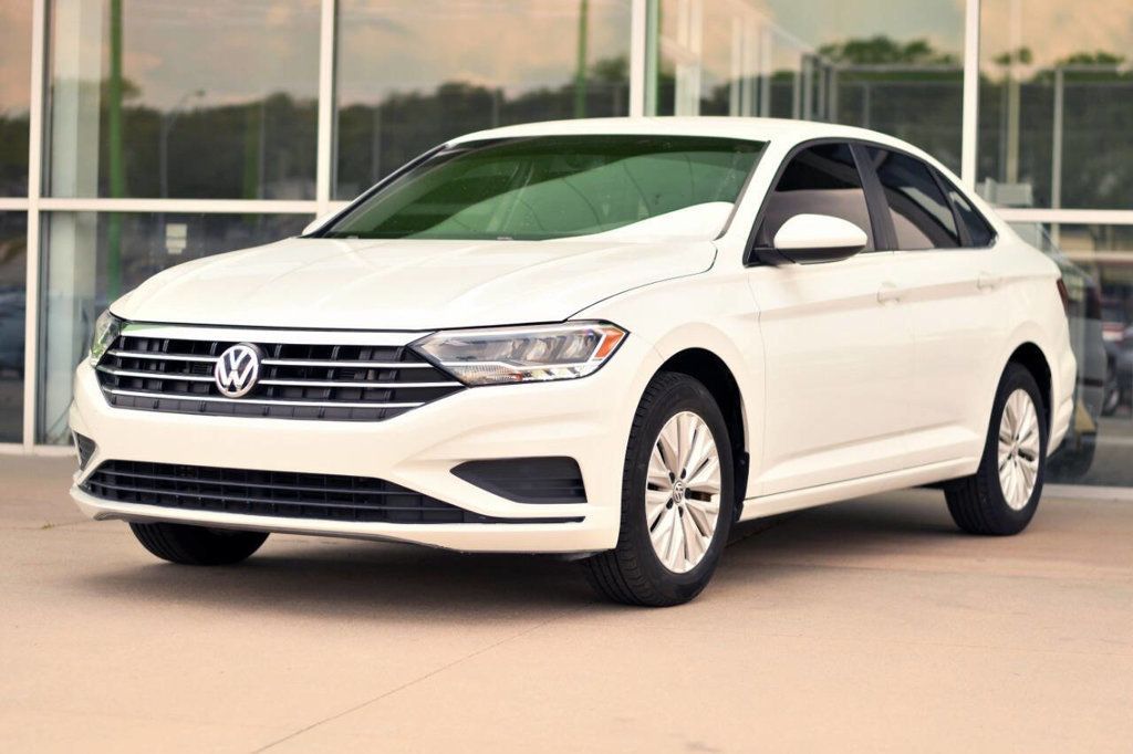 2020 Volkswagen Jetta SE R-Line photo 3